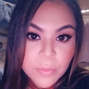 Meet your Posher, Esmeralda